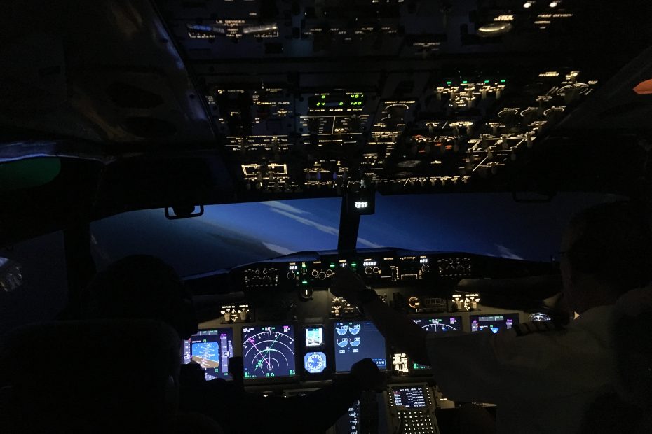 B737 simulator at night